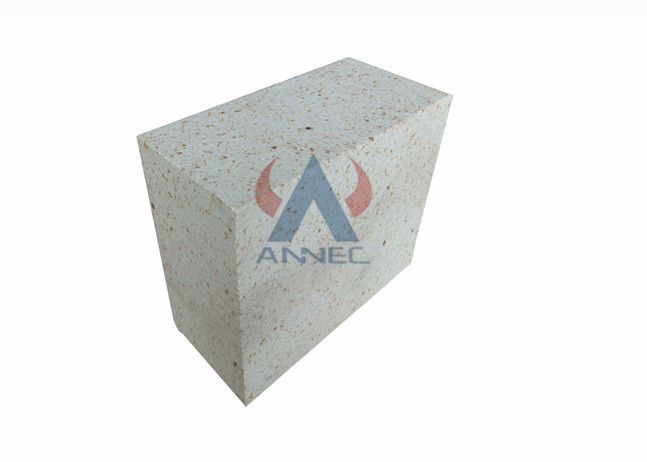 Gạch dựa trên Alumina Andalustie cao chịu được nhiệt độ cao và được sử dụng làm lớp lót an toàn trong bếp nhiệt độ cao, lò nung