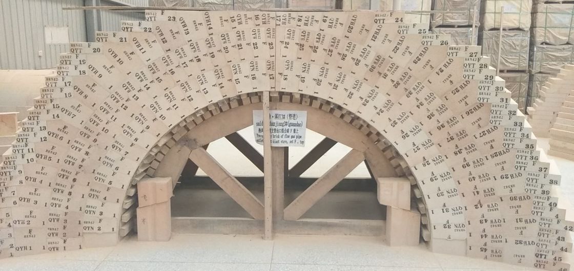 Gạch dựa trên Alumina Andalustie cao chịu được nhiệt độ cao và được sử dụng làm lớp lót an toàn trong bếp nhiệt độ cao, lò nung